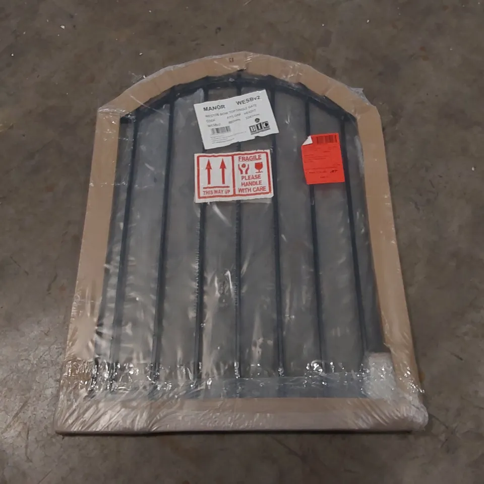 BAGGED BEGONIA BALL TOP LOW BOW METAL GARDEN GATE 104 CM HIGH