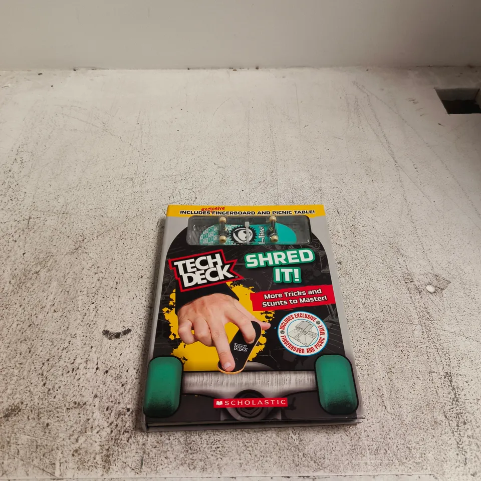 TECH DECK SHRED IT! FINGERBOARD AND PICNIC TABLE
