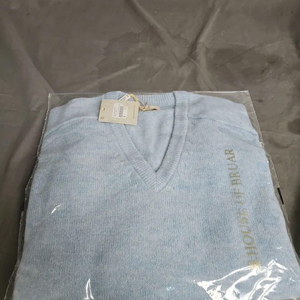 HOUSE OF BRUAR LIGHT BLUE KNIT V-NECK SWEATER – WOMEN'S SIZE M