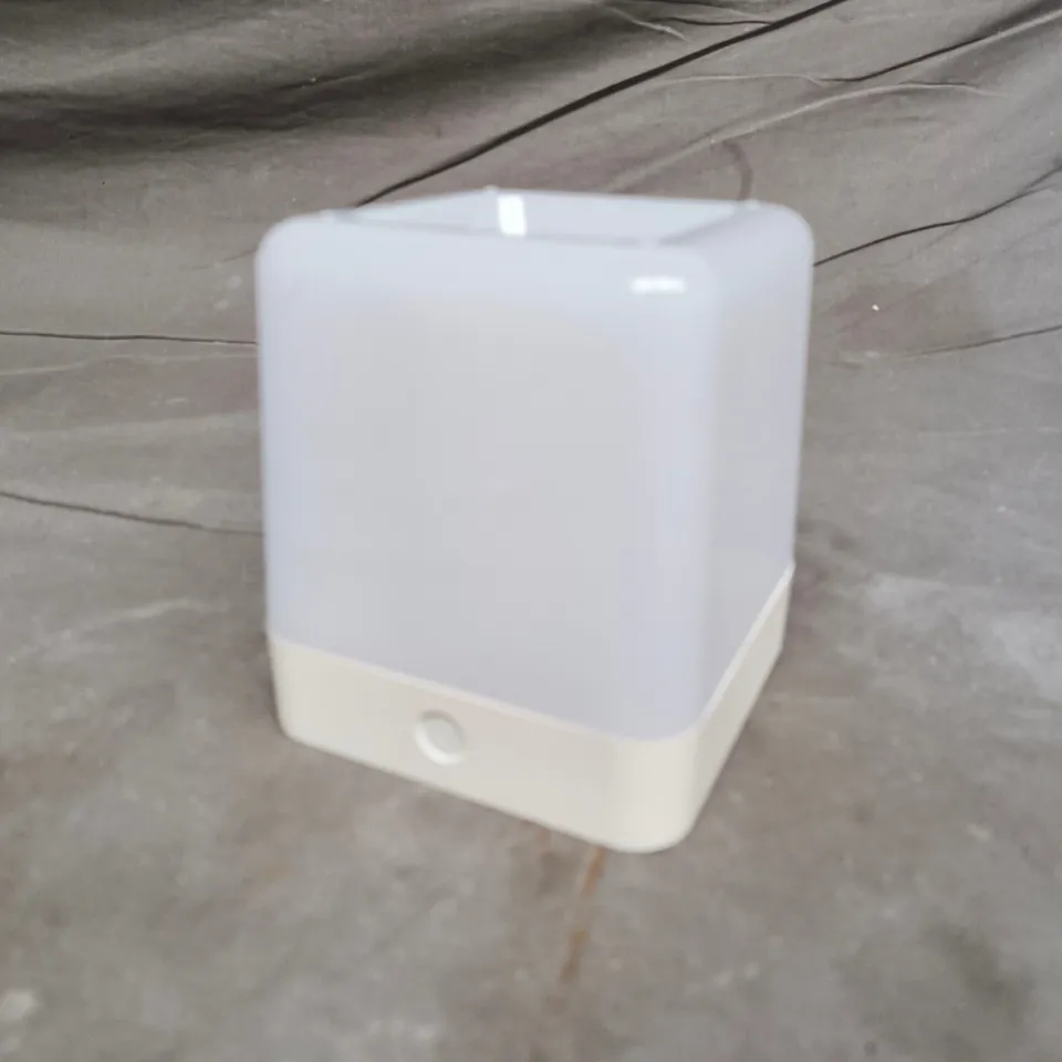 LUTEC PORTABLE LED SOLAR LIGHT 