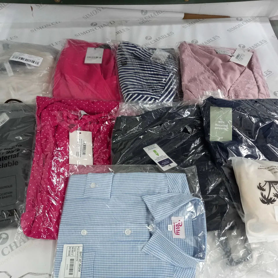 LARGE QUANTITY OF ASSORTED BAGGED CLOTHING ITEMS TO INCLUDE IN THE STYLE AND BOOHOO MAN