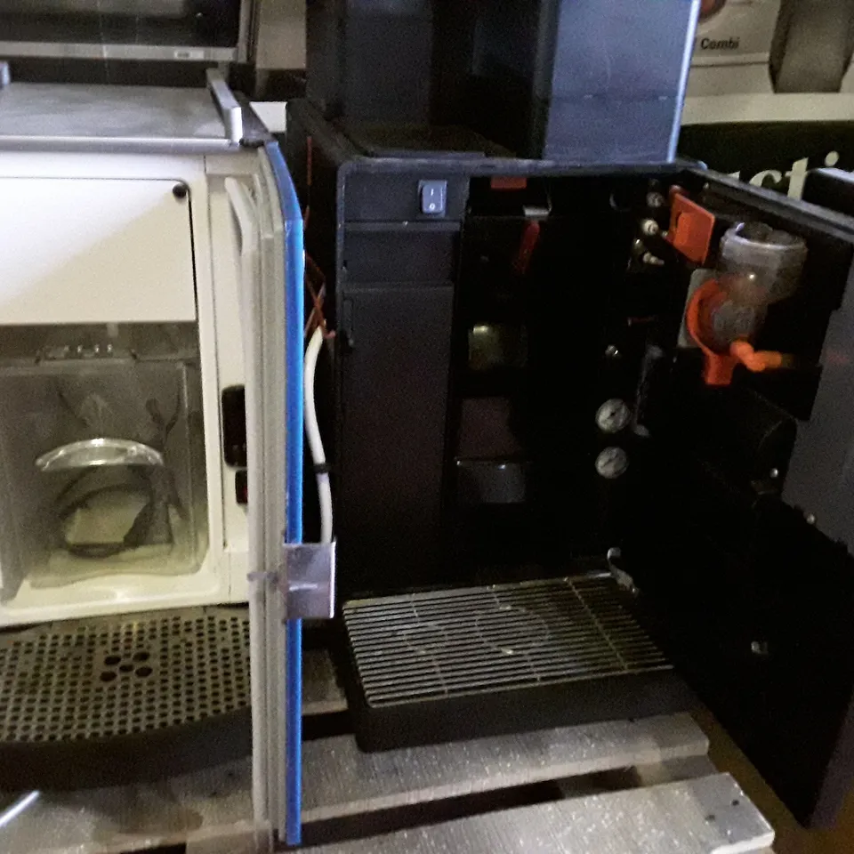 FRANKE FCS4043 COMMERCIAL COFFEE MACHINE WITH MILK FRIDGE