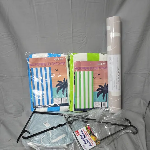 APPROXIMATELY 20 ASSORTED ITEMS TO INCLUDE WALLPAPER, BEACH TOWELS, HANGING BASKET BRACKETS, ETC