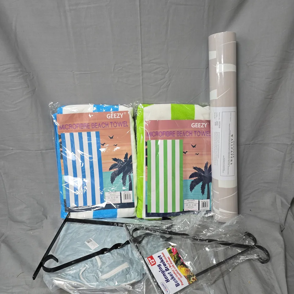 APPROXIMATELY 20 ASSORTED ITEMS TO INCLUDE WALLPAPER, BEACH TOWELS, HANGING BASKET BRACKETS, ETC