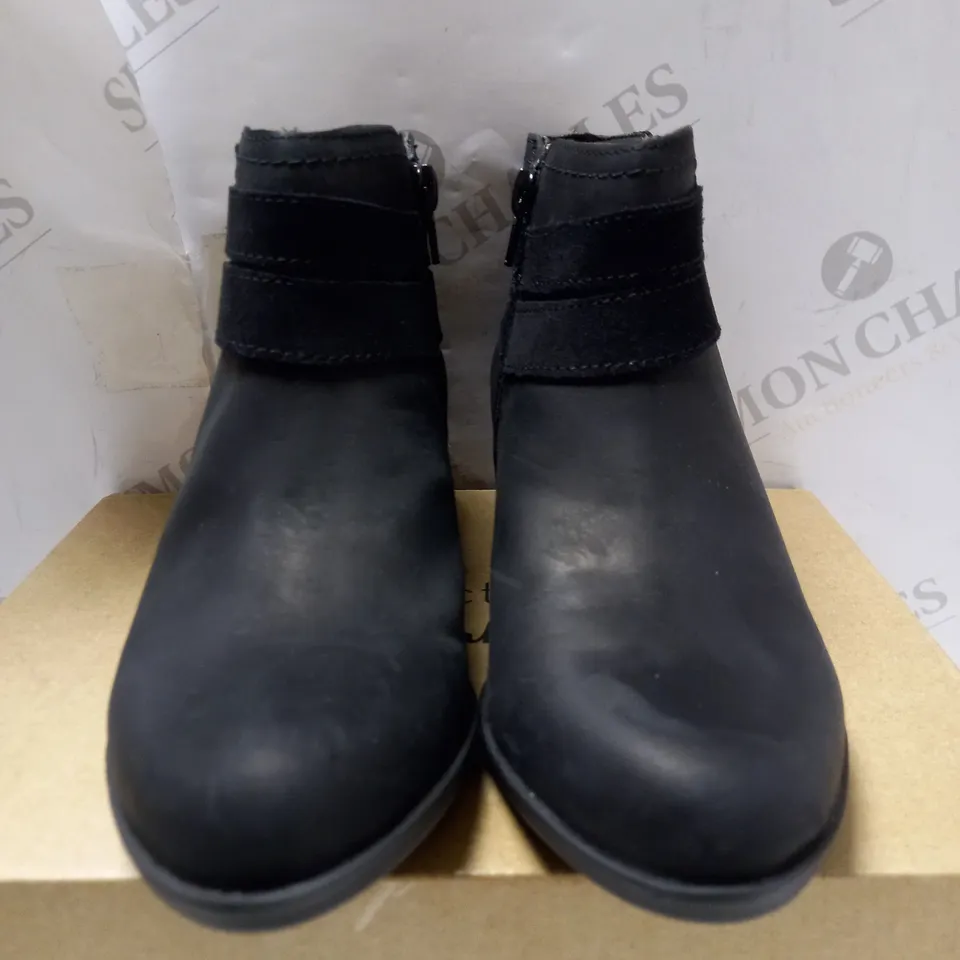 CLARKS BLACK ADRENA ANKLE BOOTS - SIZE 3