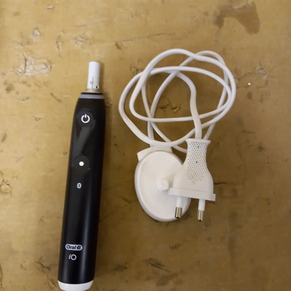 ORAL-B IO6 ELECTRIC TOOTHBRUSH