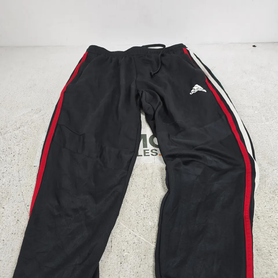 ADIDAS TRACK PANTS – UK L