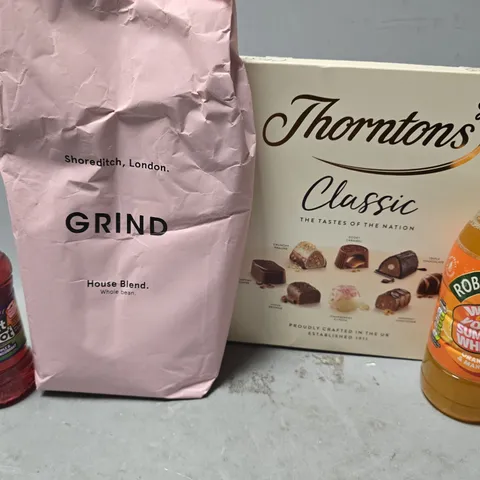 APPROXIMATELY 10 ASSORTED FOOD & DRINK ITEMS TO INCLUDE - ROBINSONS FRUIT SHOOT APPLE & BLACKCURRANT , GRIND HOUSE BLEND , THORNTONS CLASSIC ETC