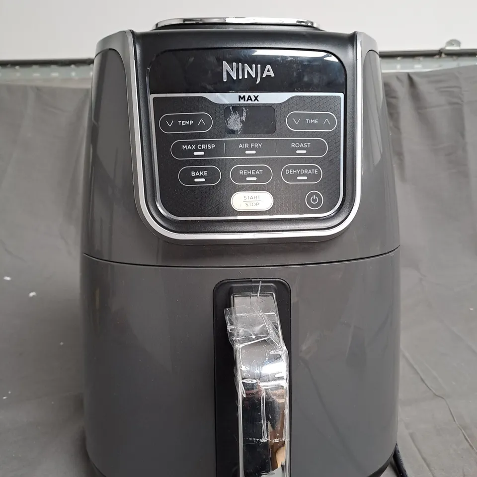 BOXED NINJA AIR FRYER MAX 5.2L AF160UK