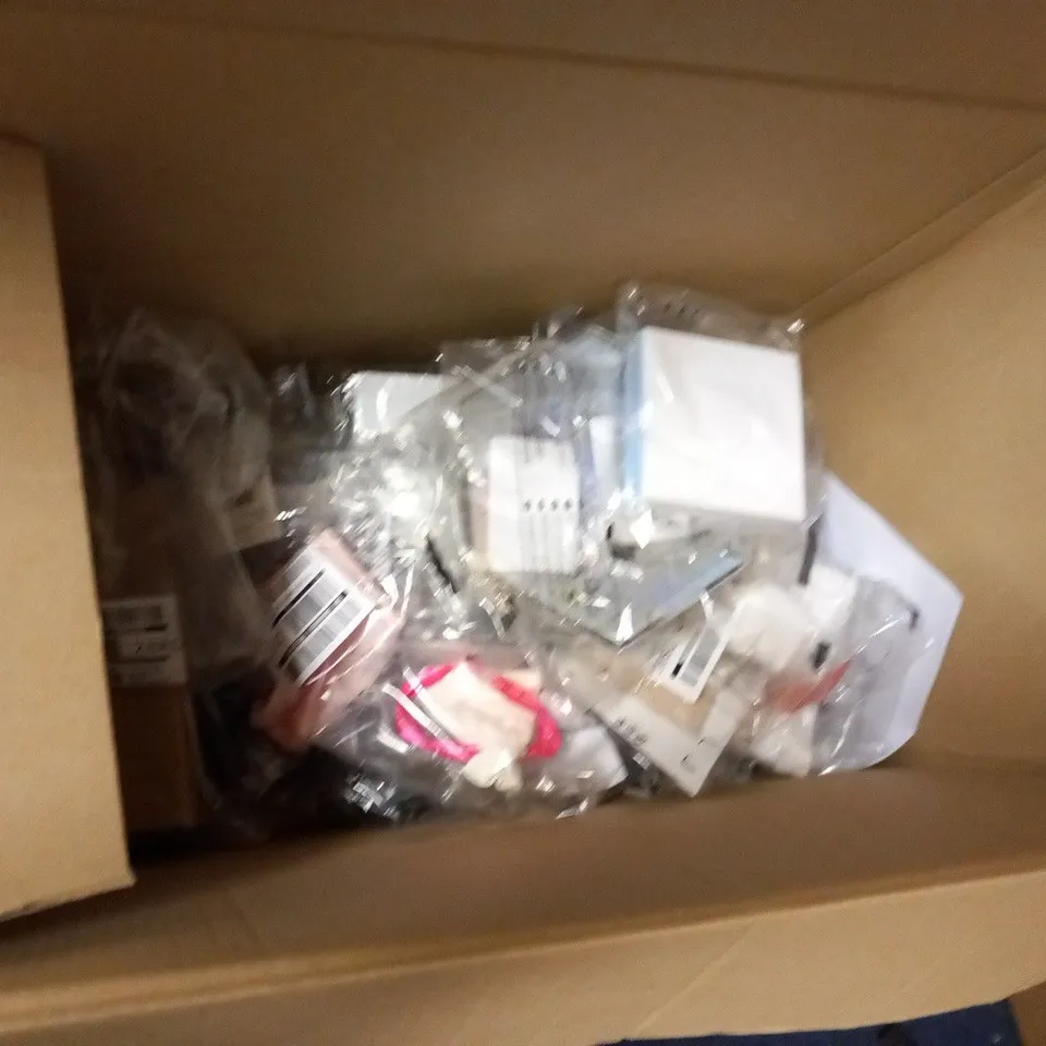 APPROXIMATELY 46 PIECES OF ASSORTED JEWELLERY TO INCLUDE; KATE SPADE, SIGNET RING, TIKKERS, DISNEY, VIVIENNE WESTWOOD, LOVE SILVER COLLECTION AND ALL SAINTS