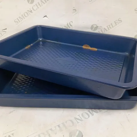 COOK'S ESSENTILAS NON STICK 2 PIECE ROASTING TRAYS