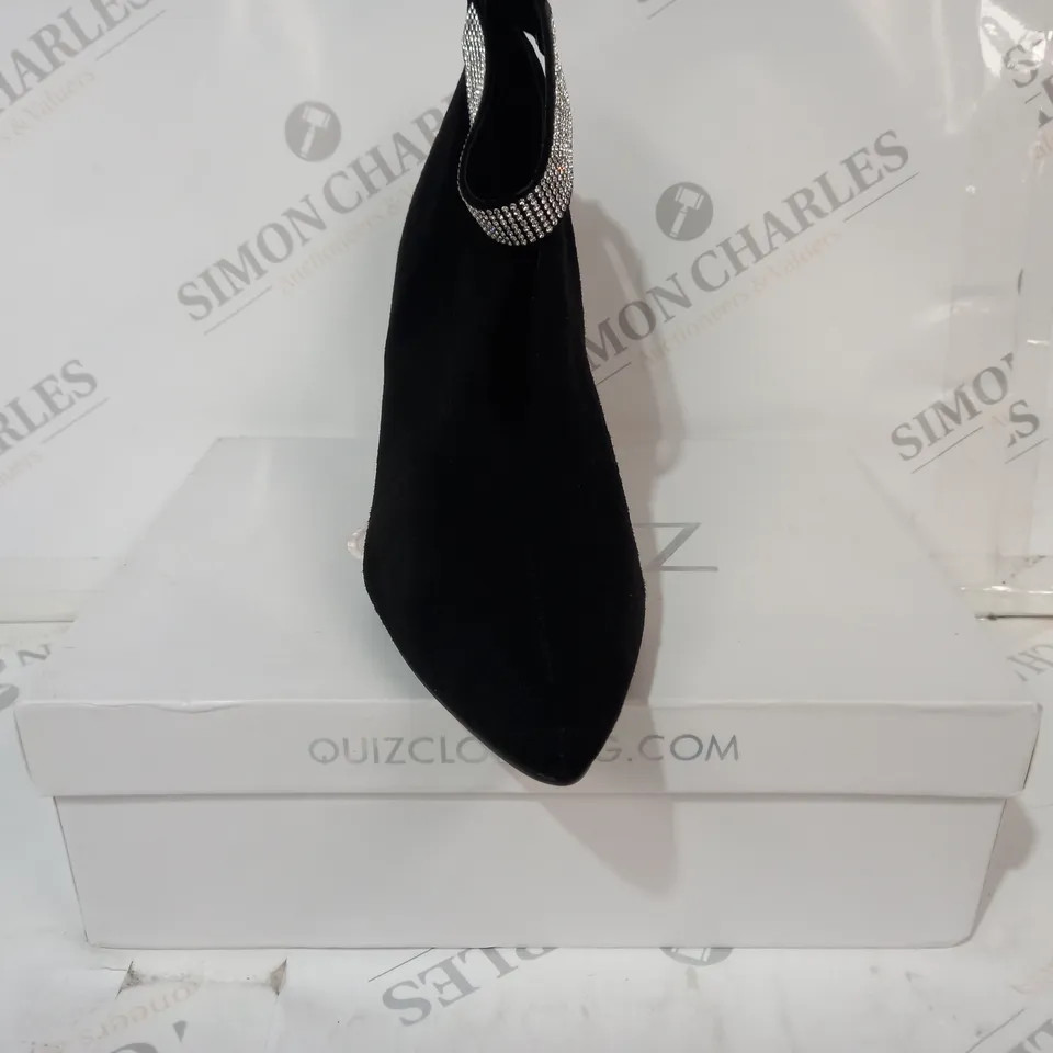 BOXED PAIR OF QUIZ POINTED TOE HEELED ANKLE STRAP SHOES IN BLACK SIZE 7