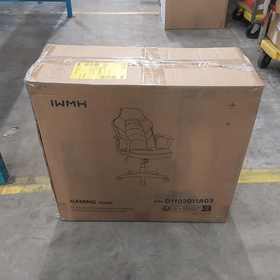 BOXED IWMH GAMING CHAIR - BLACK 