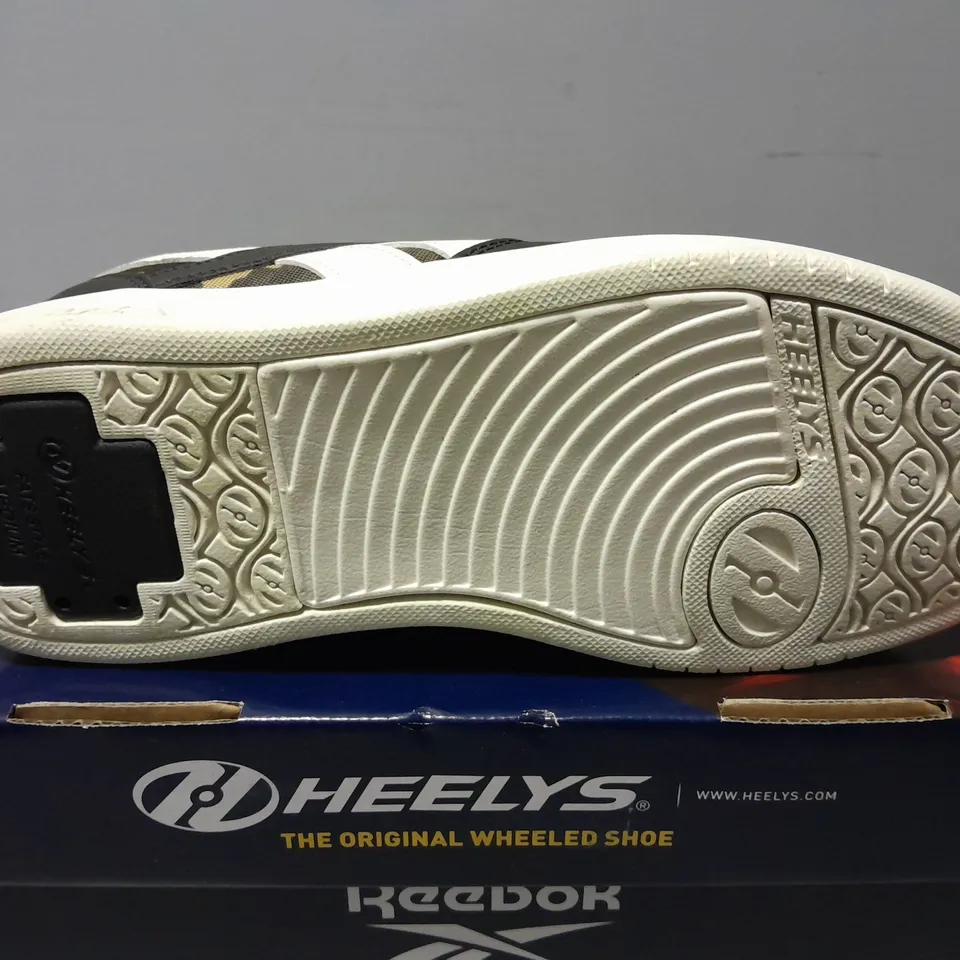 BOXED PAIR OF REEBOK x HEELYS LOWS IN CAMO & NAVY - UK 5