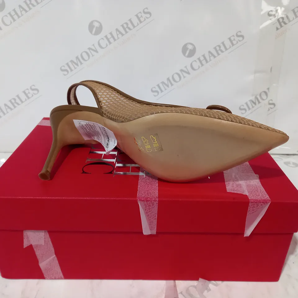 CHCH BROWN HEELS SIZE 38