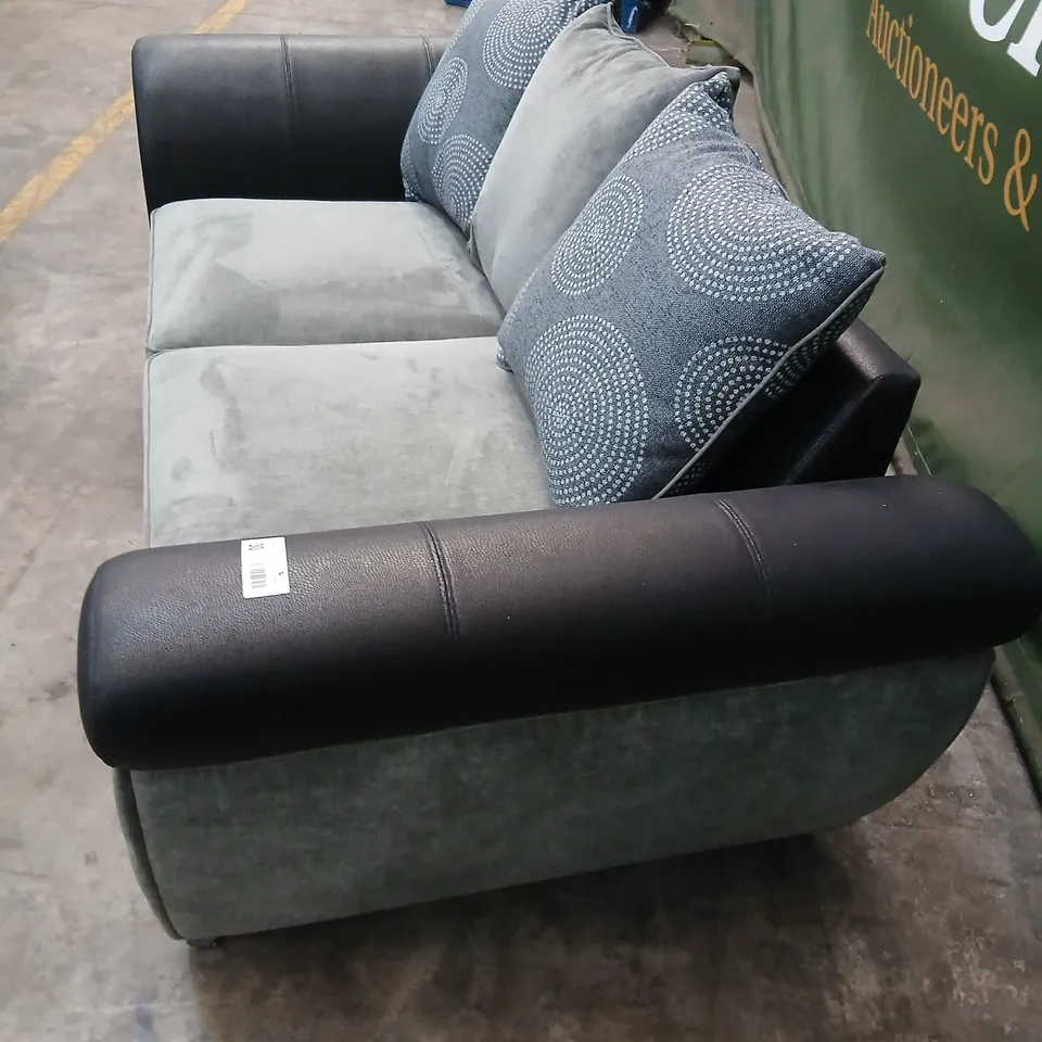 GREY FABRIC 3-SEATER SOFA WITH BLACK ARMRESTS AND CUSHIONS