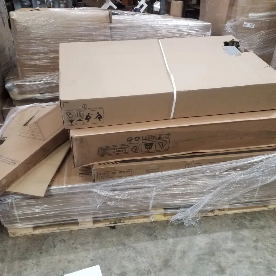 PALLET CONTAINING ASSORTED FURNITURE & GARDEN FURNITURE PARTS 