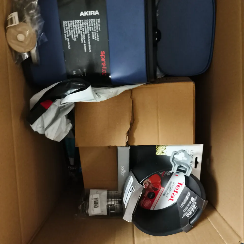 APPROXIMATELY 10 ASSORTED HOUSEHOLD PRODUCTS TO INCLUDE PEDAL BIN, CORKSCREW, PAN ETC