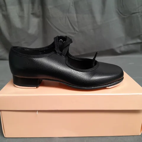 BOXED PAIR OF BLOCH KIDS TAP SHOES SIZE 10.5