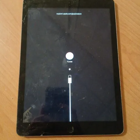 APPLE IPAD (A1474) β SILVER, 9.7IN TABLET, RESTORE MODE