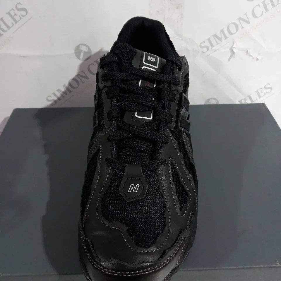 BOXED NEW BALANCE 1906 TRAINERS, BLACK - SIZE 11.5