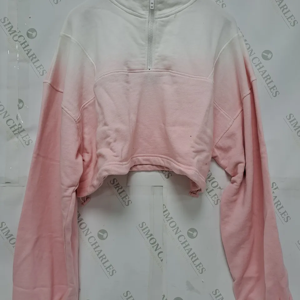 10 ASSORTED NEW CLOTHING ITEMS TO INCLUDE CROP JUMPER, DENIM PANTS, JOGGERS, ETC