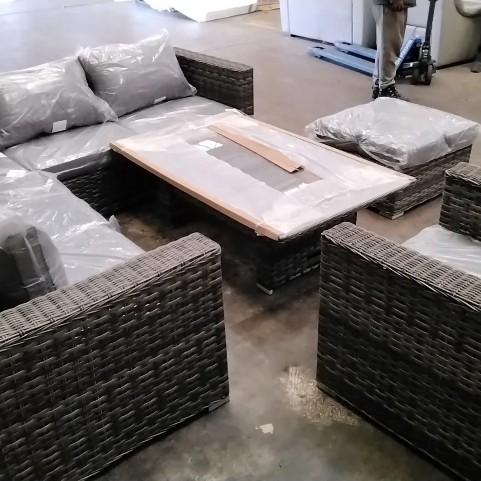 ARUBA 6 PIECE PADDED CORNER SET WITH TABLE AND STOOL (4 OF 4 BOXES)