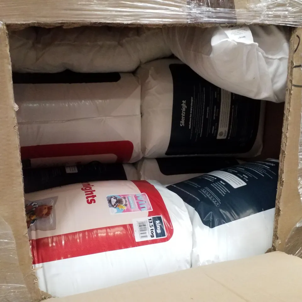 PALLET OF 2 BOXES CONTAINING ASSORTED PILLOWS & CUSHIONS