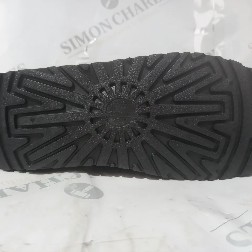 BOXED PAIR OF DESIGNER FAUX FUR LINED SHOES IN BLACK EU SIZE 38