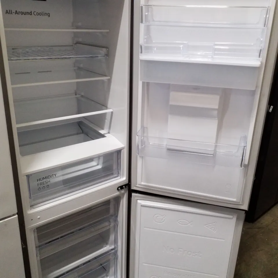 SAMSUNG CLASSIC FRIDGE FREEZER SILVER - UNPROCESSED RAW RETURN