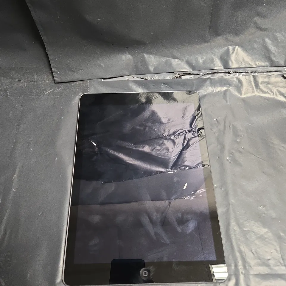 APPLE IPAD AIR TABLET - A1474 