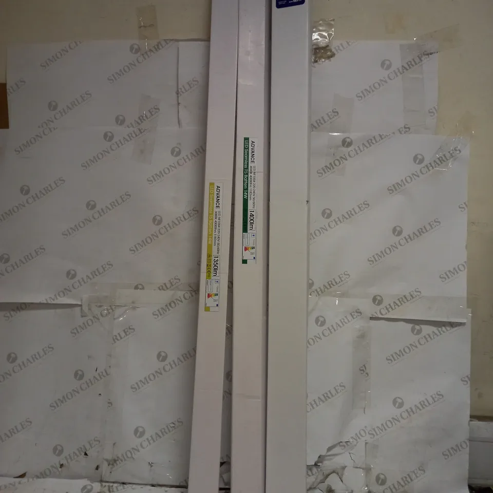 LOT OF APPROXIMATELY 12 LED LIGHTS TO INCLUDE ADVANCE 11K LED LINK LIGHT, ADVANCE SEAMLESS LED T5 BATTEN 14 W, ADVANCE LED SEAMLESS T5 BATTEN 14W, ETC - COLLECTION ONLY