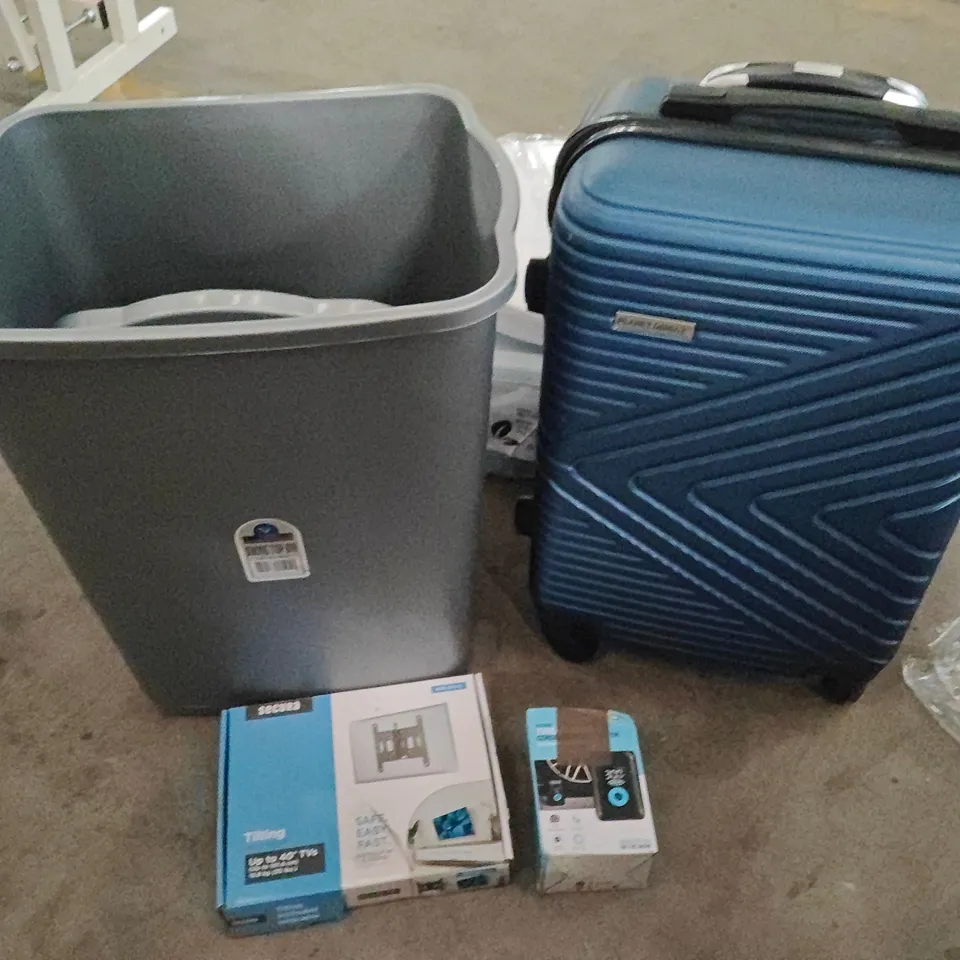 PALLET OF ASSORTED HOUSEHOLD AND CLOTHING ITEMS TO INCLUDE LODGE CAST IRON PO, TOILET SEAT, LUGGAGE CASE AND TV MOUNT