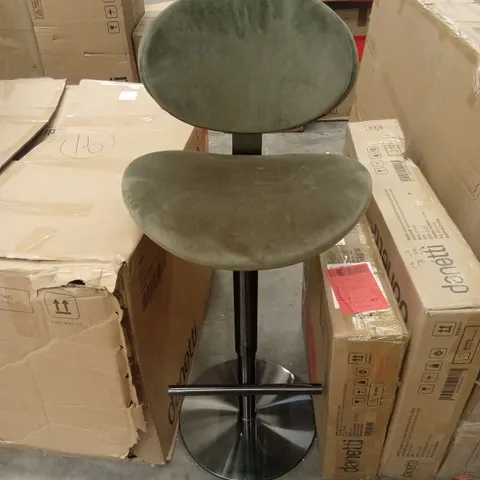 DANETTI GREEN VELVET SWIVEL BAR STOOL