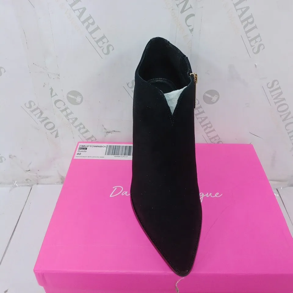 BOXED PAIR OF DANNII MINOGUE UPTOWN BOOTS IN BLACK SUEDE SIZE 7