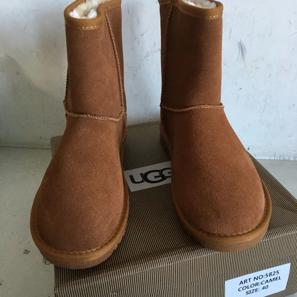 BOXED PAIR OF SIZE 40 UGG BROWN FOOTWEAR