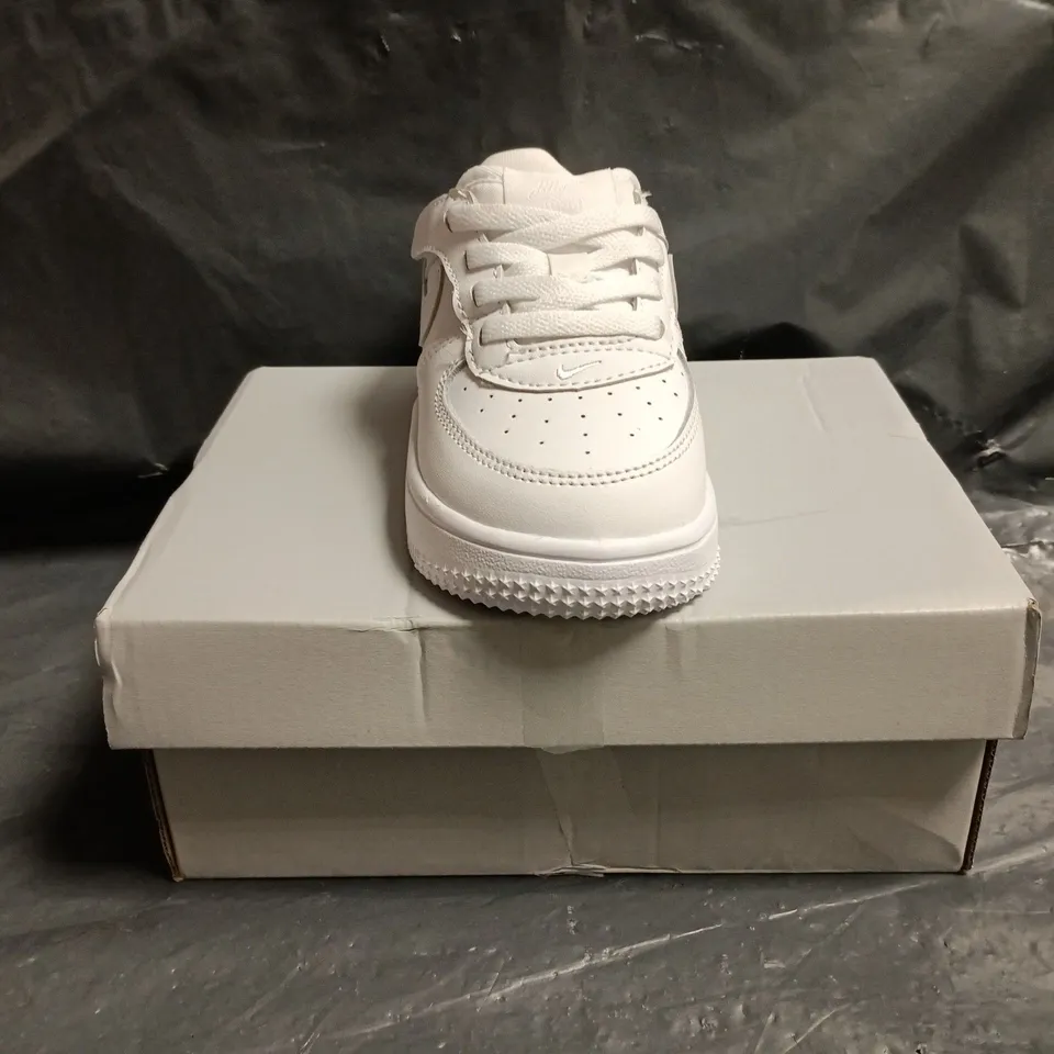 BOXED PAIR OF NIKE FORCE 1 LOW EASYON INFANT SHOES IN WHITE SIZE UK 7.5