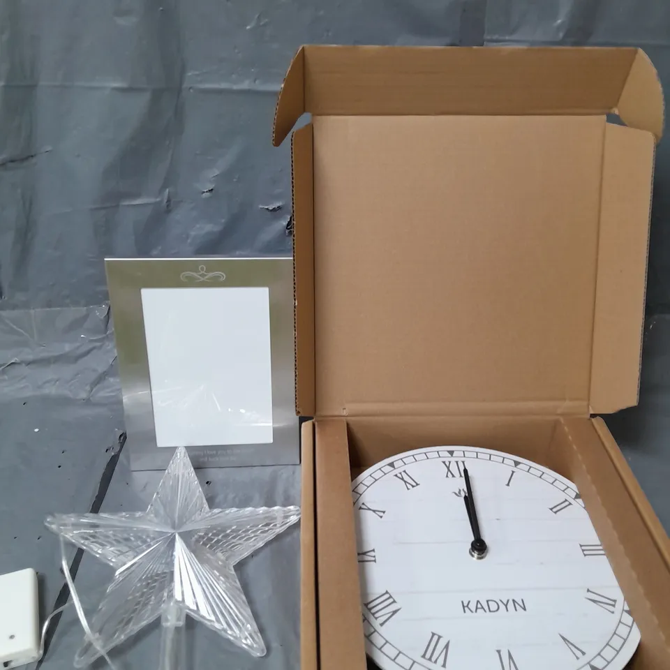 APPROXIMATELY 5 HOUSEHOLD ITEMS TO INCLUDE PERSONALISED WALL CLOCK, PERSONALISED PHOTO FRAME AND FESTIVE DECORATIONS - COLLECTION ONLY