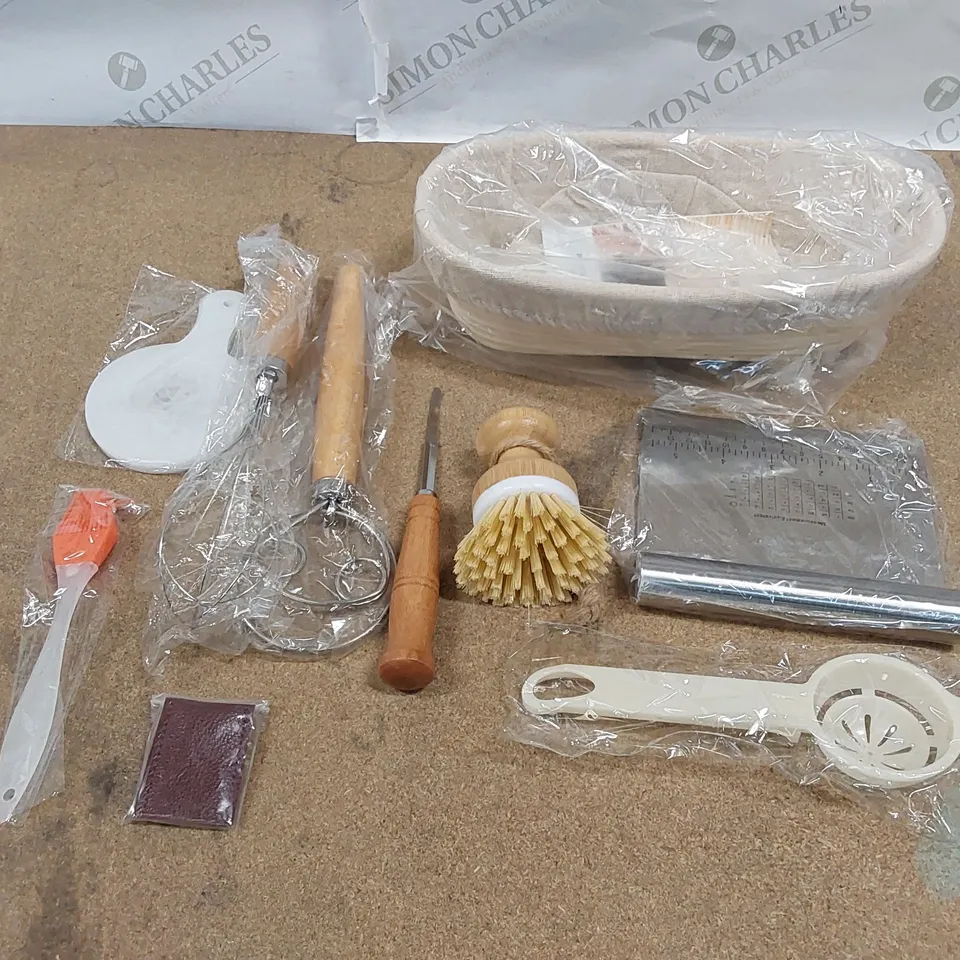BRAND NEW BOXED BREAD MAKING KIT INCLUDING BREAD PROOFING BASKET (1 BOX)