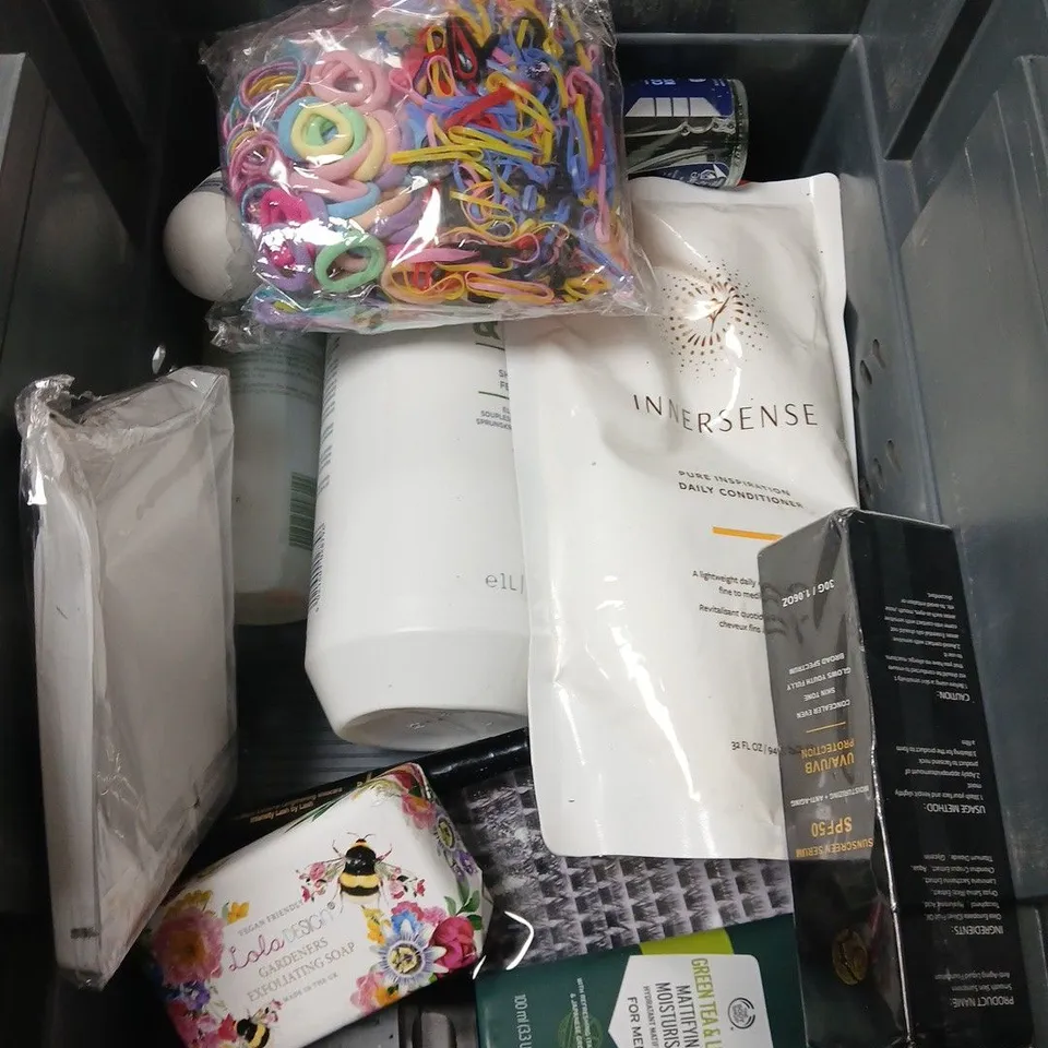 APPROXIMATEY 20 ASSORTED HEALTH AND BEAUTY PRODUCTS TO INCLUDE DOVE SELF TAN LOTION, ETHICAL CLARITY HAND WASH AND NIVEA ROLL ON DEODORANT
