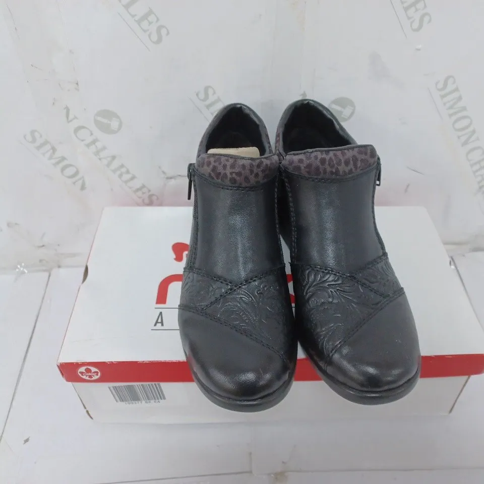 BOXED PAIR OF RIEKER LEATHER DOUBLE ZIP WATER RESISTANT BOOTS IN BLACK SIZE 4