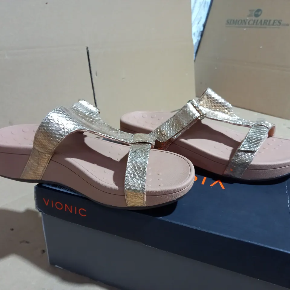 VIONIC ELLIE SANDAL IN GOLD  SIZE 7