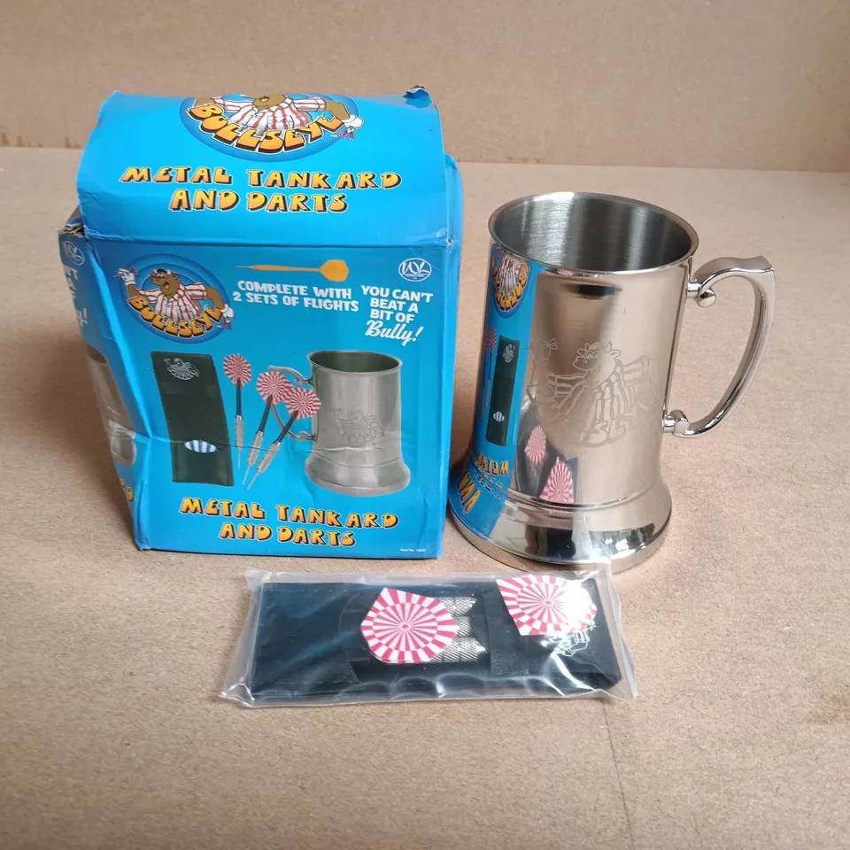BULLSEYE METAL TANKARD AND DARTS SET – BOXED