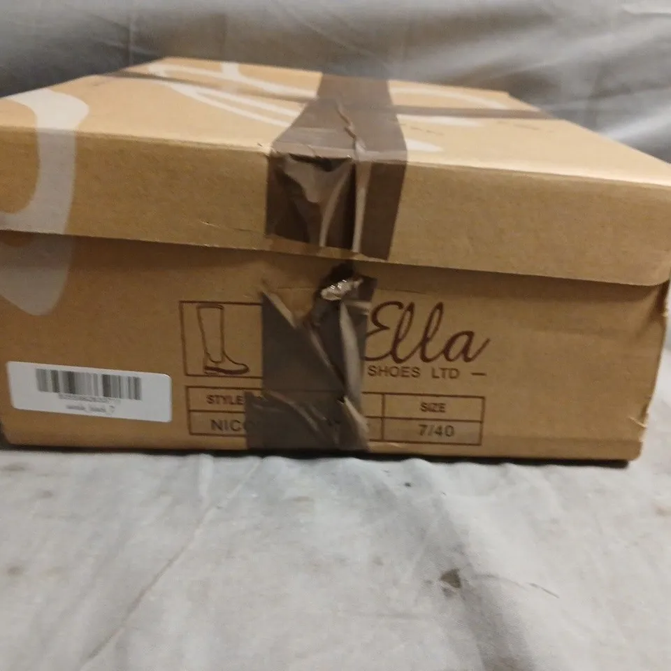 ELLA SHOES LTD BLACK LEATHER ANKLE BOOTS - UK 7 (EU 40)