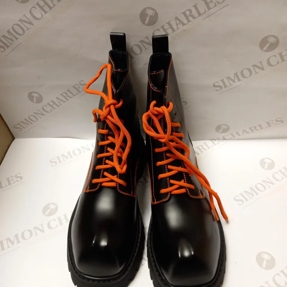 DESIGNER KOI VEGAN BOZO ORANGE AND BLACK FORK TOE BOOTS SIZE 6