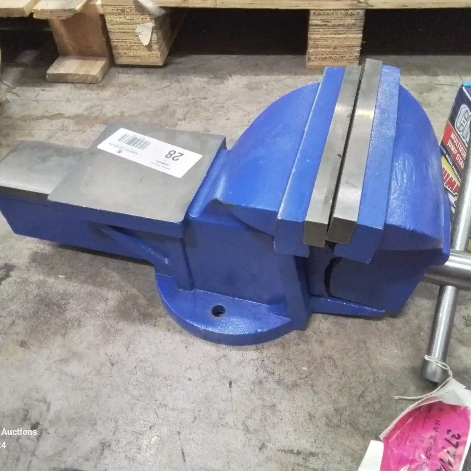 LARGE INDUSTRIAL CLARKE HEAVY DUTY VICE CLAMP