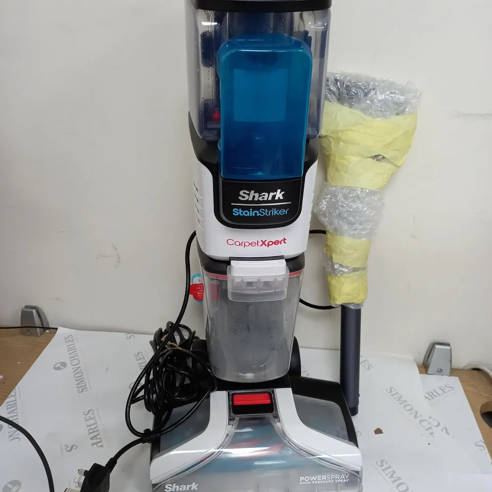 SHARK CARPET XPERT DEEP CARPET CLEANER & BUILT IN STAIN STRIKER EX200UK - COLLECTION ONLY