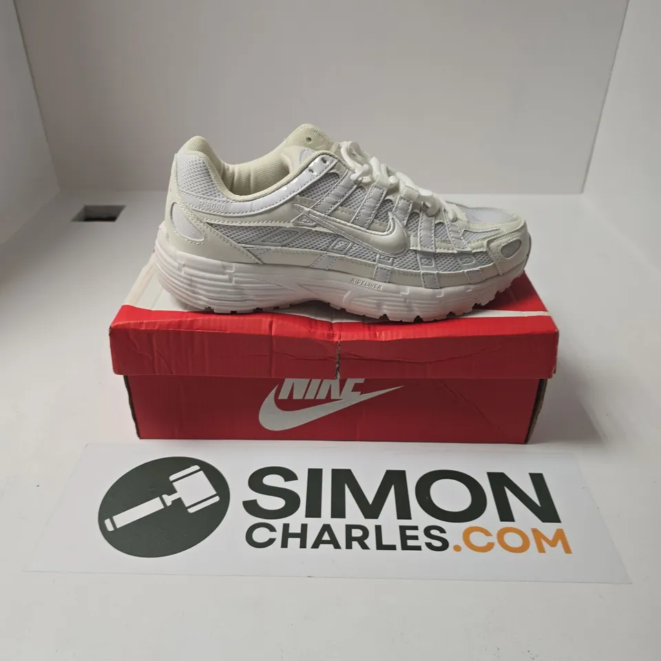 BOXED PAIR OF NIKE P-6000 TRAINERS IN WHITE - UK 7.5