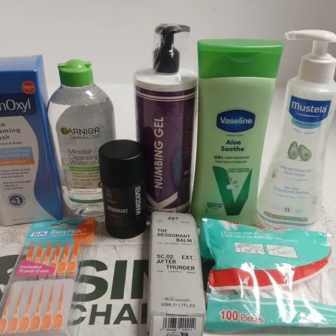APPROX 12 ASSORTED BEAUTY PRODUCTS TO INCLUDE GARNIER MICELLAR WATER, MANSCAPED DEODORANT, MUSTELA CLEANSING WATER, ETC