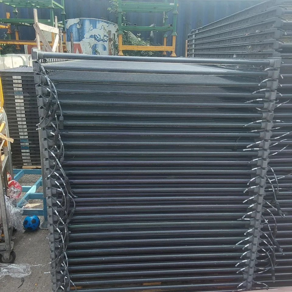 PALLET CONTAINING A VERY LARGE QUANTITY OF SOLAR PANELS